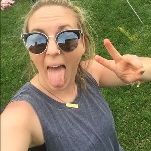 Meet your Posher, Lauren